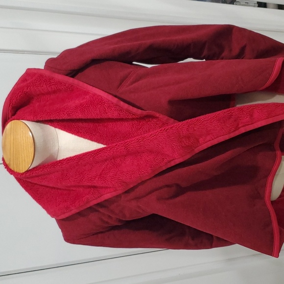 Lululemon Presence of Mind Red Fleece Wrap size 6 - Picture 3 of 14